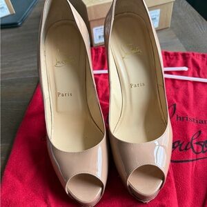 Christian Louboutin NEW VERY PRIVE 120 Patent Platform Peep Toe Heels